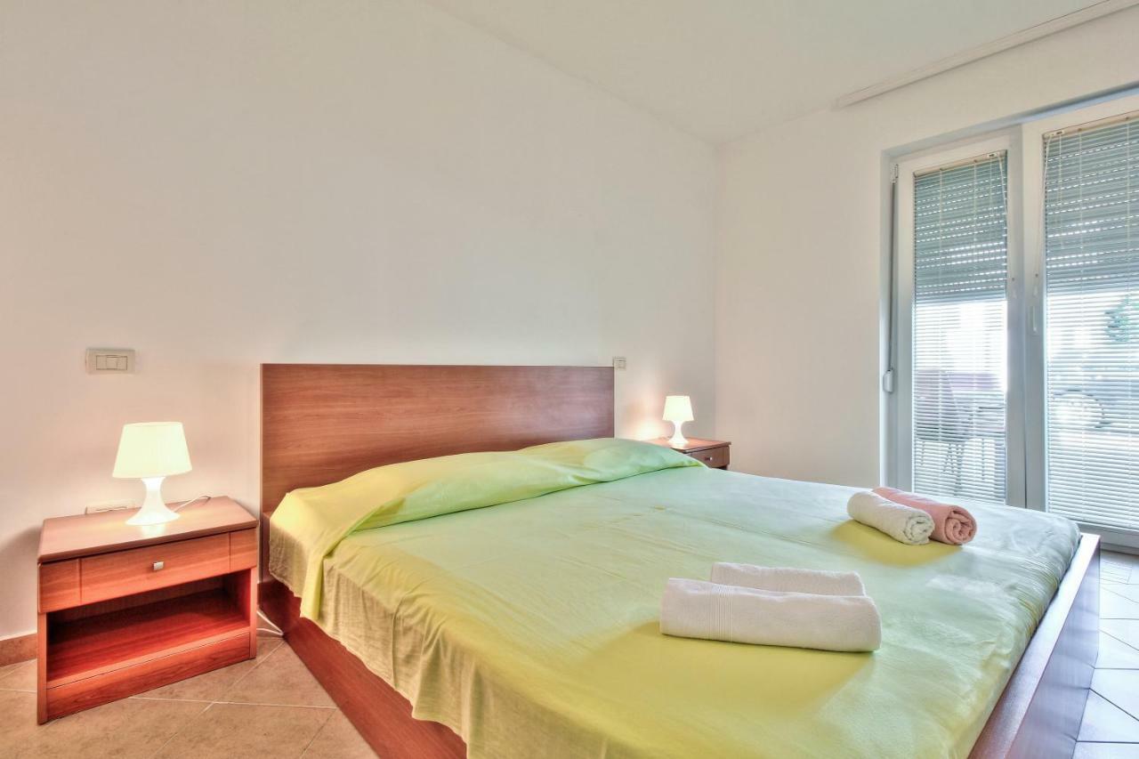 Apartment Katarina スルベニ・ブル エクステリア 写真