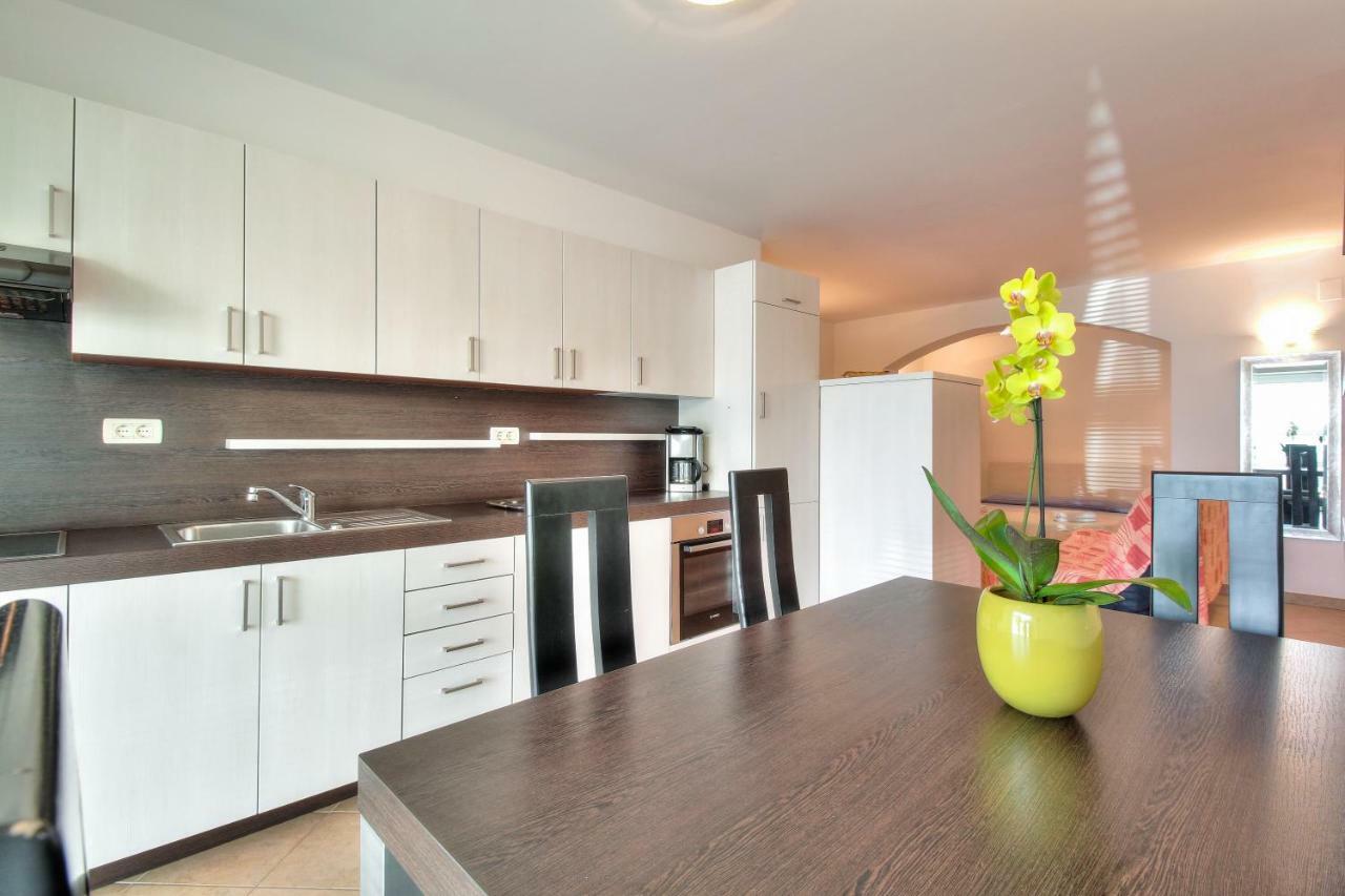 Apartment Katarina スルベニ・ブル エクステリア 写真